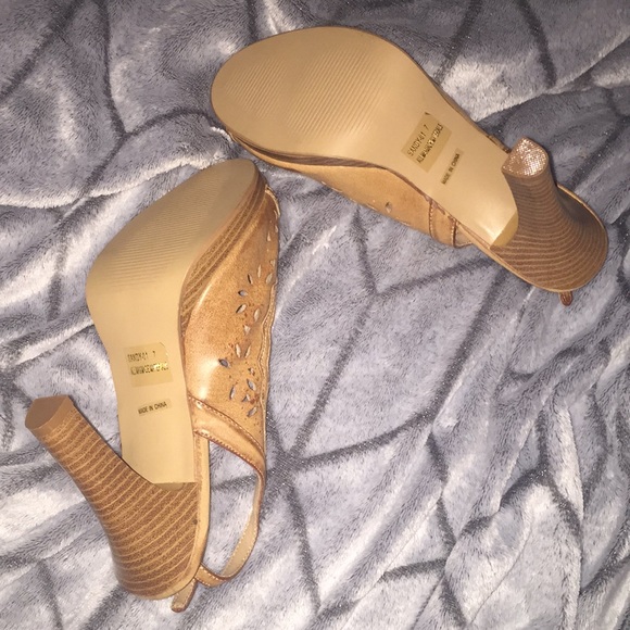 Charlotte Russe Tan distressed peep toe platform - Picture 4 of 11
